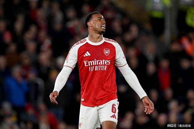 致命隐患浮现！阿森纳核心中卫伤退，争冠赛程岌岌可危