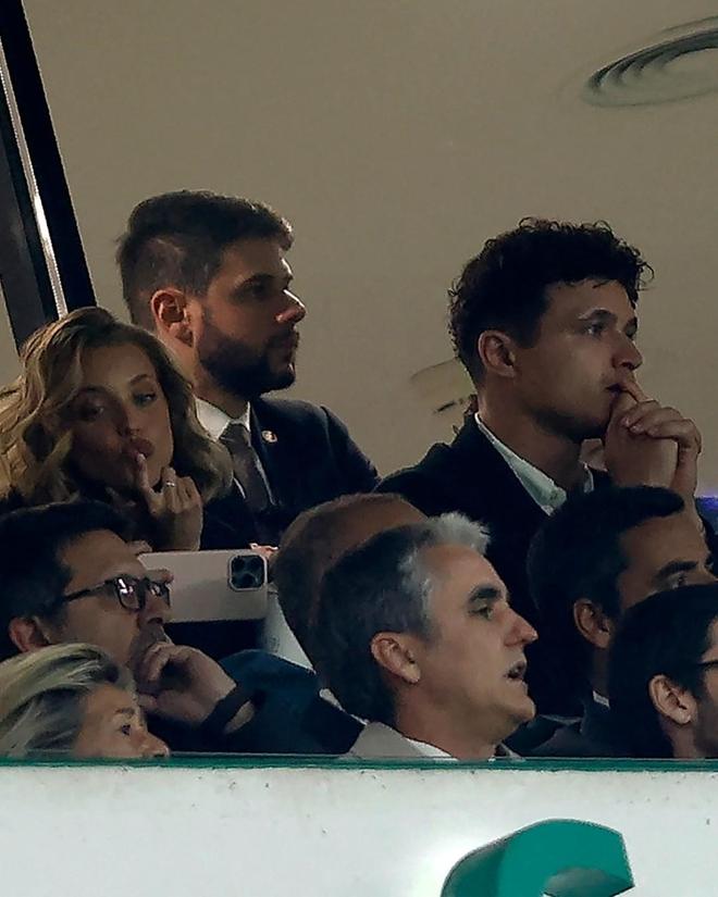 F1冠军诺里斯现身里斯本,观战阿森纳欧冠客胜葡体的比赛 F1冠军诺里斯现身里斯本,观战阿森纳欧冠客胜葡体的比赛