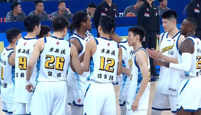 CBA疯狂一夜:上海18连胜,广东+北京造惨案,广厦逆转,排名如下 CBA疯狂一夜:上海18连胜,广东+北京造惨案,广厦逆转,排名如下