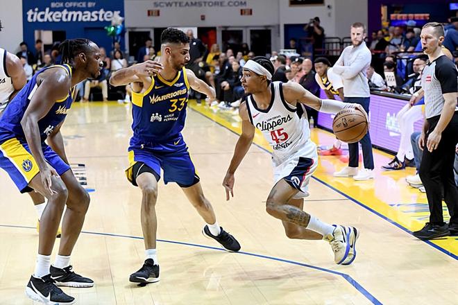 又一次打出了攻守兼备的表现，快船二队侧翼新秀有机会重返NBA？