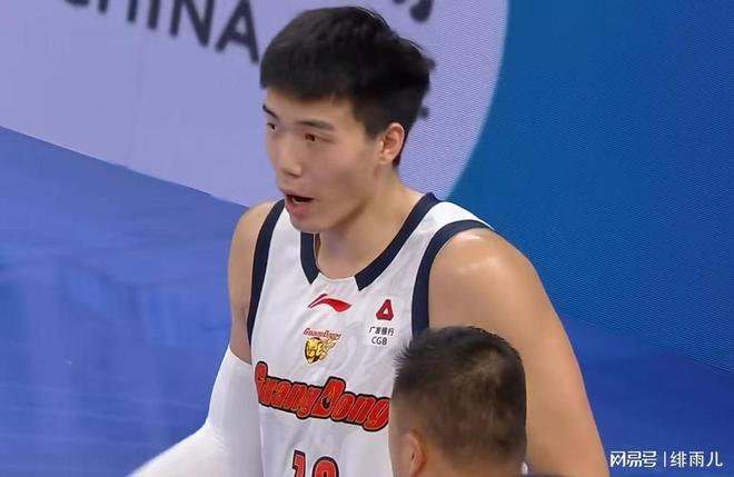 太适合广东队!马刺裁掉22岁内线乐透秀,或被朱芳雨抢下? 太适合广东队!马刺裁掉22岁内线乐透秀,或被朱芳雨抢下?
