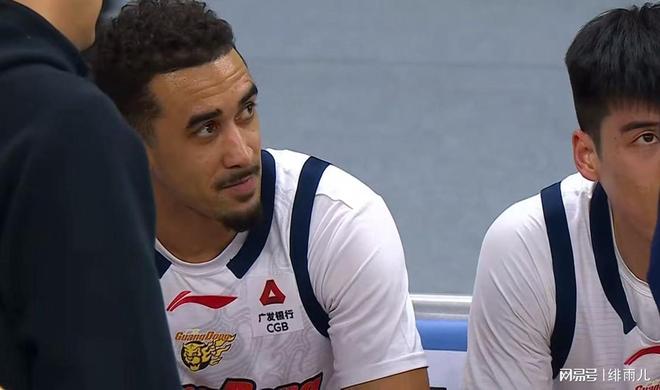 奎因or麦考尔2选1！广东队被迫囤积内线群，杜锋将打造双大外援？