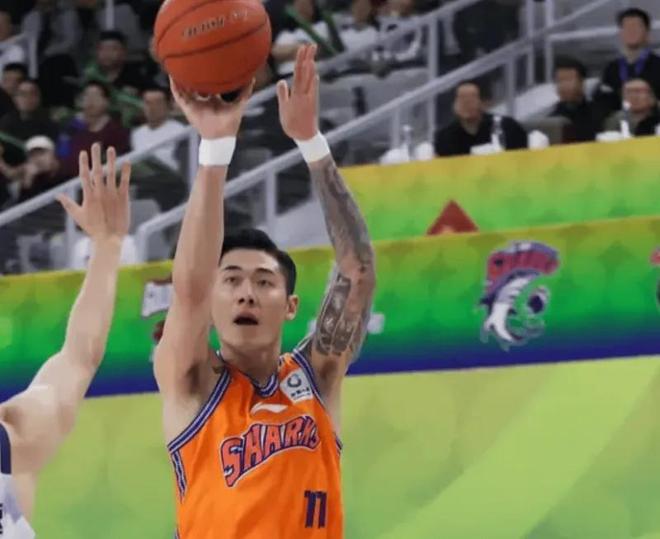 上海半场打花山西！刘铮+弗格主导，4内线齐爆，山西铁得一塌糊涂