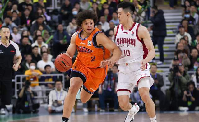 CBA争冠格局大变天！上海成卫冕冠军头号劲敌，京粤还有致命短板