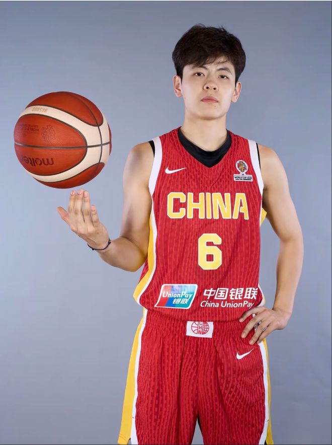 传承!24岁杨舒予出任中国女篮队长,接班姐姐杨力维率队征战世预赛 传承!24岁杨舒予出任中国女篮队长,接班姐姐杨力维率队征战世预赛