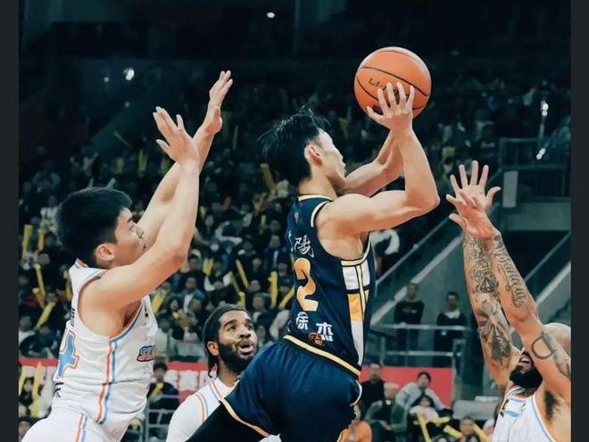 广东队康复遭神医术调侃胡徐赛场高光莫将个人荣誉与家国情怀对立