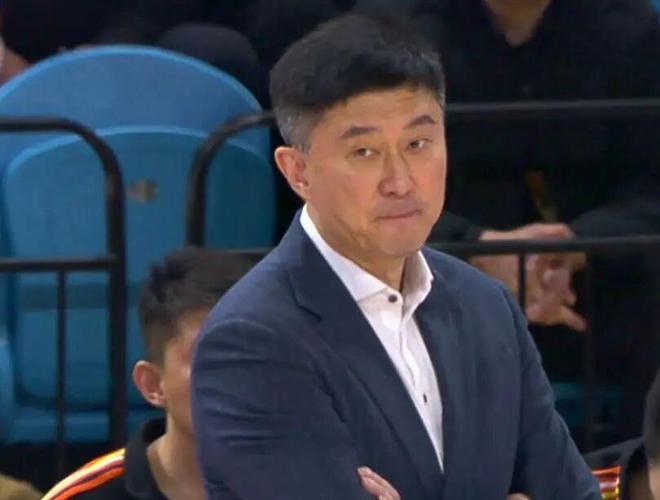 广东队三连败,惨遭新疆队18分逆转,全明星MVP徐杰6中0没有得分 广东队三连败,惨遭新疆队18分逆转,全明星MVP徐杰6中0没有得分