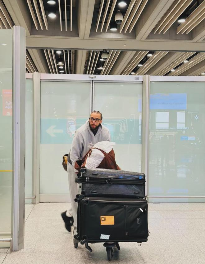 33分狂胜!麦基CBA首秀!NBA冠军中锋来了 33分狂胜!麦基CBA首秀!NBA冠军中锋来了