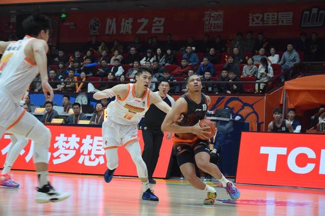 高速男篮113：104复仇江苏，新外援约翰逊得到8分