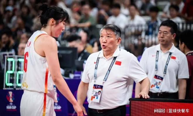 女篮15分惨败后再遭打击？一个扎心现实太可怕了：宫鲁鸣真没招了