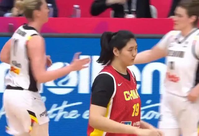 失误多三分差,中国女篮半场落后比利时14分,张子宇得分全队最高 失误多三分差,中国女篮半场落后比利时14分,张子宇得分全队最高