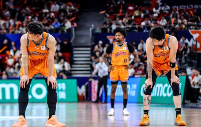 CBA排名又乱了!上海杀回第一,广东双杀深圳,辽宁4连胜卷土重来 CBA排名又乱了!上海杀回第一,广东双杀深圳,辽宁4连胜卷土重来