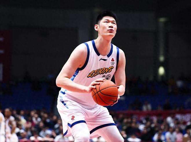 胡金秋伤情出炉,郭艾伦现身医院,北京找新外援,崔永熙遭到批评 胡金秋伤情出炉,郭艾伦现身医院,北京找新外援,崔永熙遭到批评