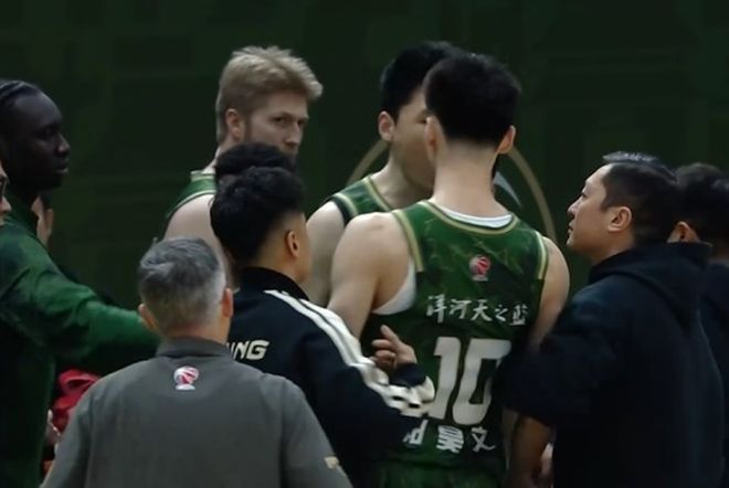 郭昊文赵柏清开局火爆内讧被弃用 福建大胜同曦皮特森42+7+7 郭昊文赵柏清开局火爆内讧被弃用 福建大胜同曦皮特森42+7+7