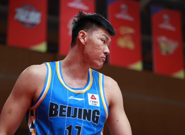 9分钟0板!正负值-10 CBA顶薪内线离被彻底弃用不远了? 9分钟0板!正负值-10 CBA顶薪内线离被彻底弃用不远了?