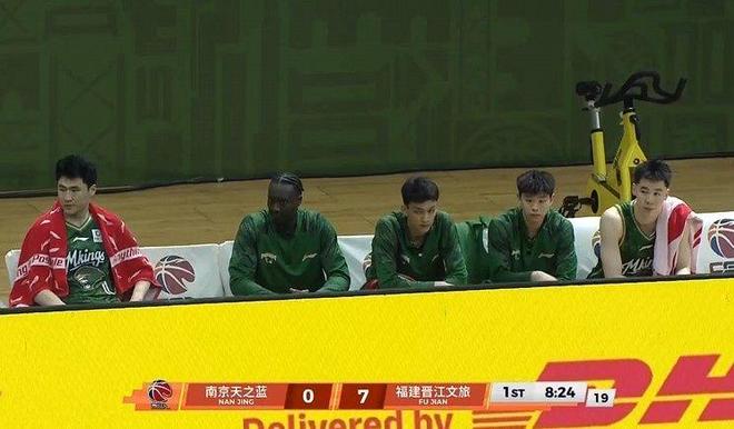 CBA疯狂一夜!同曦爆内讧广州出卧底,深圳杀回前6北京成最大赢家 CBA疯狂一夜!同曦爆内讧广州出卧底,深圳杀回前6北京成最大赢家