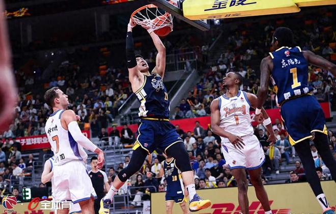 3分钟砍9分，带队逆转新疆，杜锋赛后点名表扬：很多方面做得好！