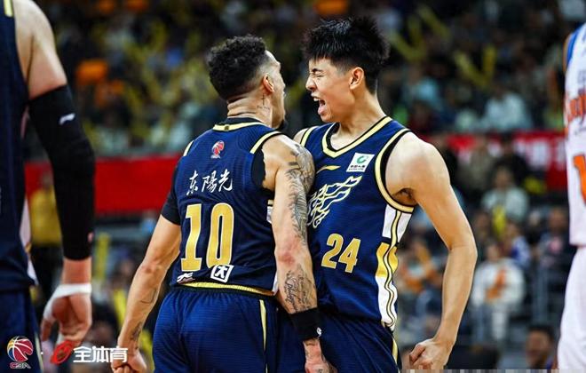 再帅也不能重用了！名气最大却全场2分+连续低迷，上他不如上家政