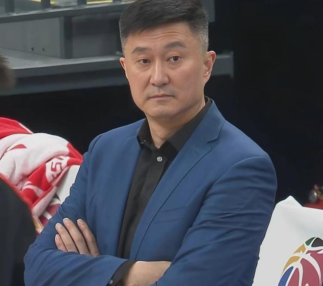 广东3消息！杜锋终于听劝，崔永熙再度受伤，徐昕打辽篮大爆发