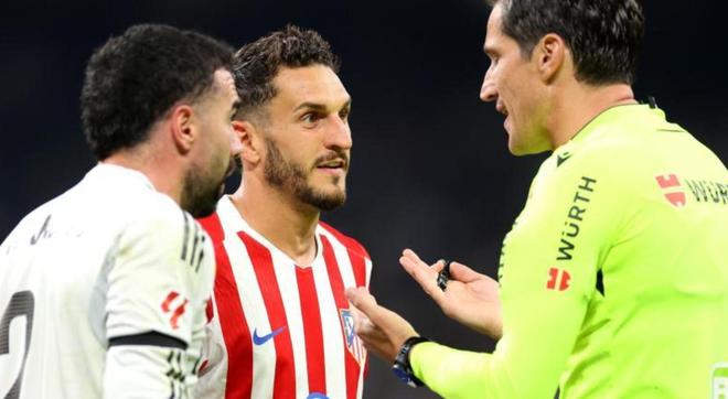 科克：略伦特在禁区里倒地？裁判说他没看到犯规，VAR也没提醒