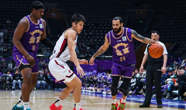 再砍46分5板4断！CBA又一顶级小外援诞生，张庆鹏靠他冲击八强？