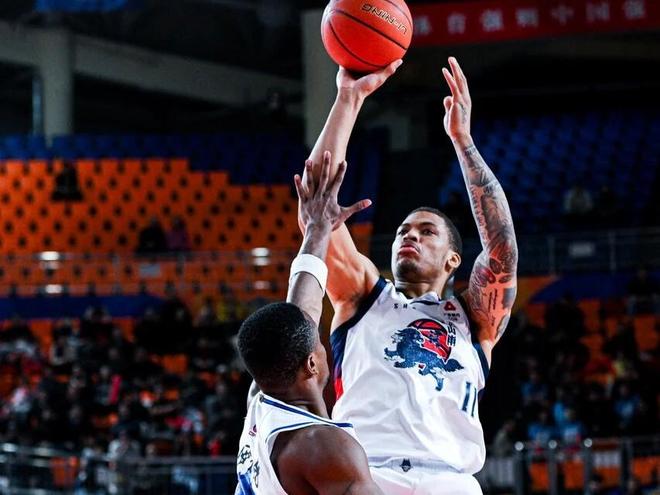 谁说新援不行？约翰逊用连场20+打脸，成山东男篮最大惊喜