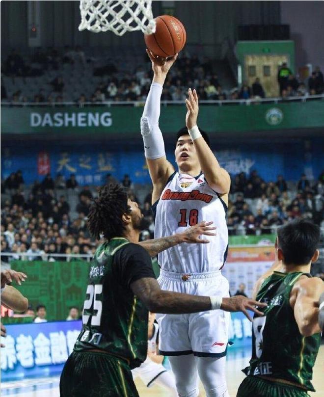 焦泊乔申请暂时离队,球迷:实在无法忍受,就跟徐昕学,换支球队 焦泊乔申请暂时离队,球迷:实在无法忍受,就跟徐昕学,换支球队