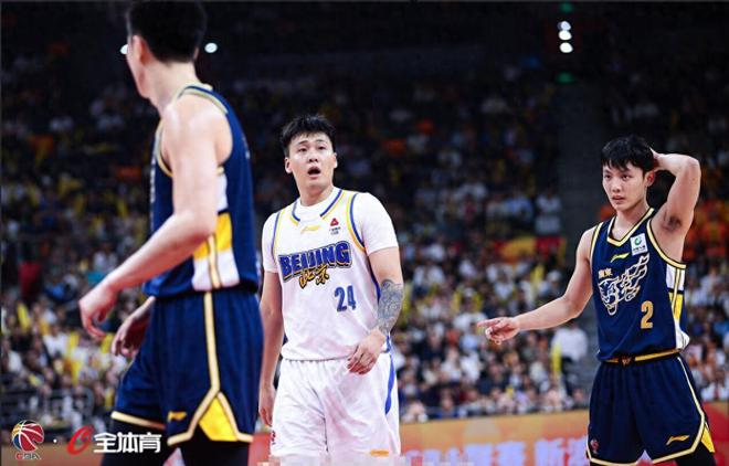 队记谈焦泊乔:他想要个官方通报,但球队不想出,球迷:无法调和 队记谈焦泊乔:他想要个官方通报,但球队不想出,球迷:无法调和