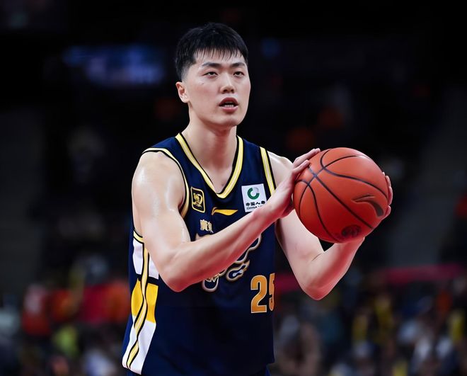 自作自受！广东队领先20分后输球，杜锋正为自己的固执买单