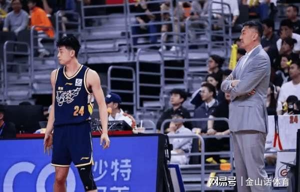 粤京大战!1米99锋线17分4篮板,送周琦追身大帽,这一夜他尽力了 粤京大战!1米99锋线17分4篮板,送周琦追身大帽,这一夜他尽力了