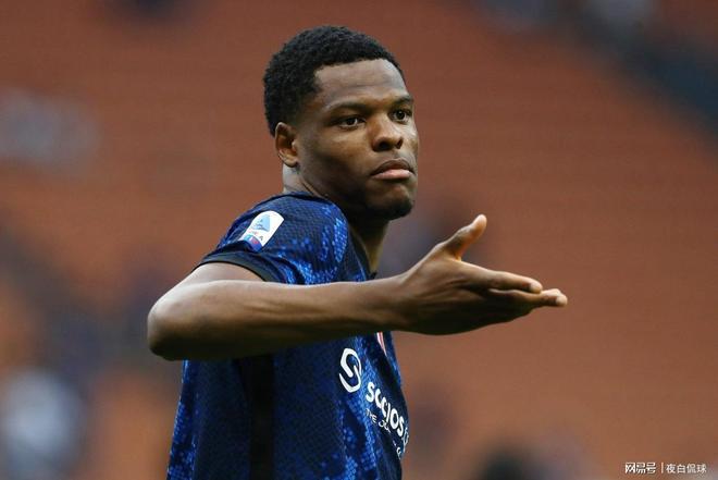 豪掷6800万!利物浦敲定意甲双星打包补强,斯洛特获英超名宿力挺 豪掷6800万!利物浦敲定意甲双星打包补强,斯洛特获英超名宿力挺