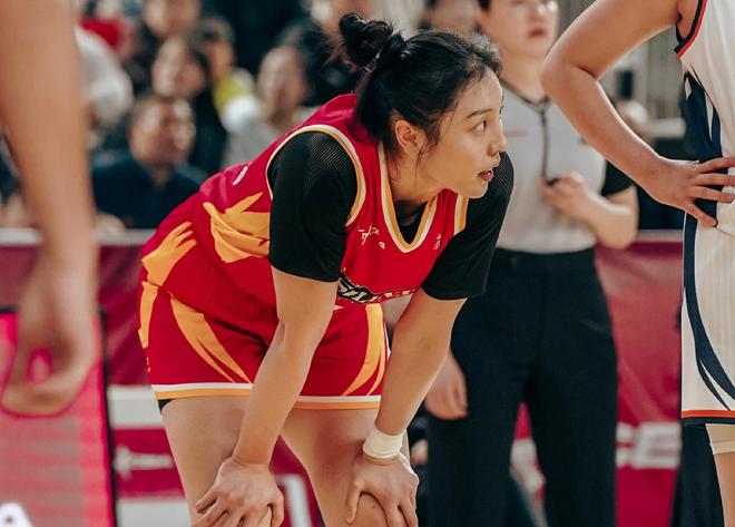 恭喜！中国女篮26岁1米86悍将进总决赛，微笑放话：有信心拿冠军