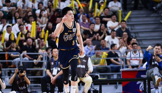 广东宏远5分险胜！完成大逆转，麦考尔43分，王洪泽22分