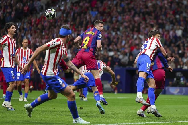 莱万欧冠出局后罕见表态：这种痛和以往不同