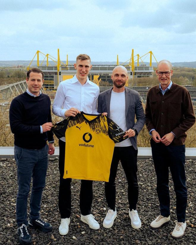 图片报：多特后卫施洛特贝克的解约条款不适用于拜仁