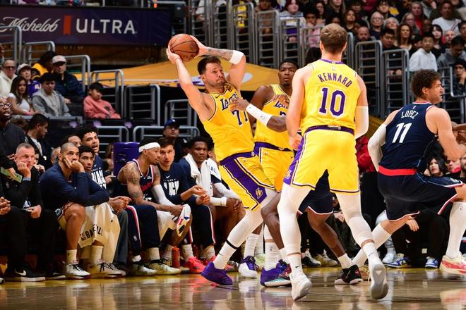 保25-0不败铁律,湖人获4大喜讯!詹姆斯转型破纪录+2换1捡漏神射 保25-0不败铁律,湖人获4大喜讯!詹姆斯转型破纪录+2换1捡漏神射