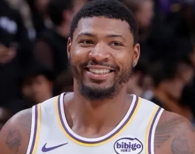 湖人3配角真好使！斯玛特统领关键球，肯纳德太稳，海斯完美终结