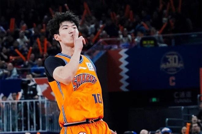 轰18+8夺冠!中国男篮21岁1米96控卫蜕变:新四字外援打动郭导? 轰18+8夺冠!中国男篮21岁1米96控卫蜕变:新四字外援打动郭导?