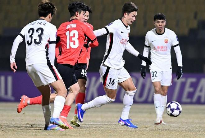 海港新外援中超乱杀！光头确立新标准，江原主帅疑似阴阳中超冠军