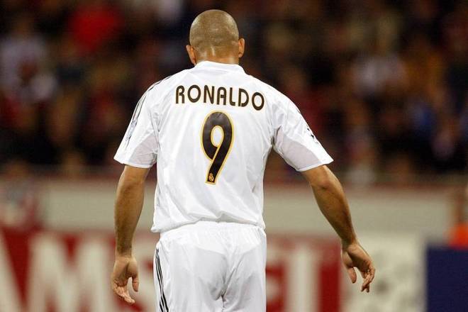 多少有点可惜！从未拿过欧冠的最佳阵容榜单！大罗 伊布均上榜