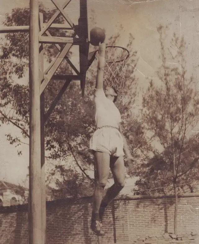 体“谈”记忆｜一生执守篮球梦，篮坛泰斗写传奇
