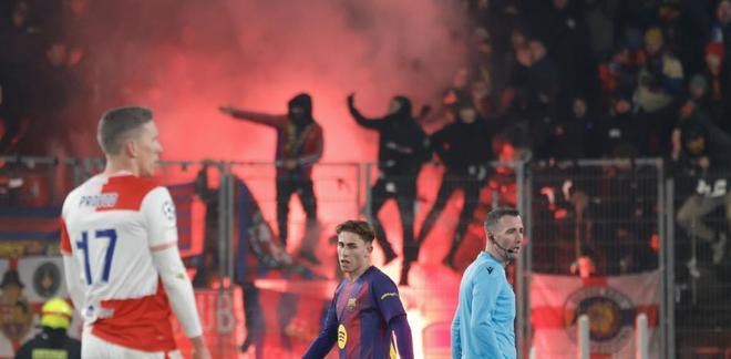 官方：巴萨因在欧冠导致开球延误+球迷放烟火被罚款3.05万欧