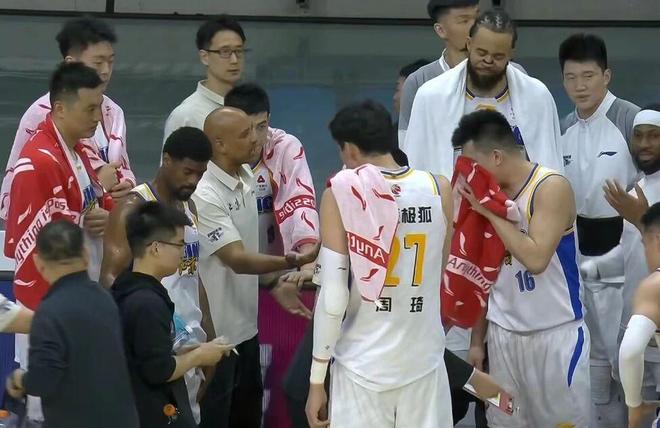 北京男篮轻取广州,周琦11+6徐昕10+6,麦基19+7方硕18分! 北京男篮轻取广州,周琦11+6徐昕10+6,麦基19+7方硕18分!