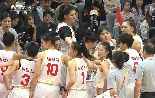 中国女篮10分险胜！产生2个意想不到，最新形势：基本晋级世界杯