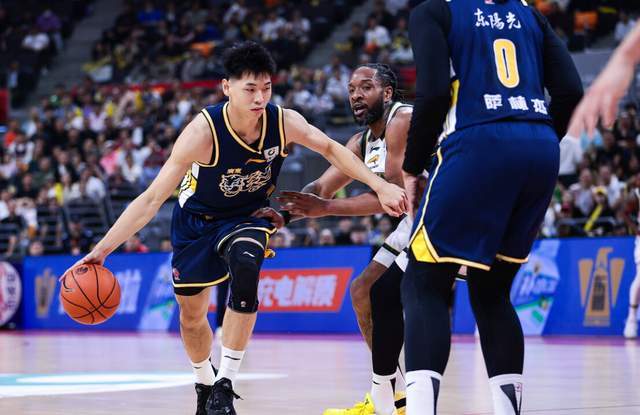 广东惨败暴露致命短板!8名国内球员仅18分,杜锋冲冠梦彻底破碎 广东惨败暴露致命短板!8名国内球员仅18分,杜锋冲冠梦彻底破碎