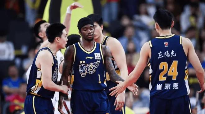 广东输辽宁遭4坏消息!三分+内线全崩,崔永熙低迷,陈家政无地位 广东输辽宁遭4坏消息!三分+内线全崩,崔永熙低迷,陈家政无地位