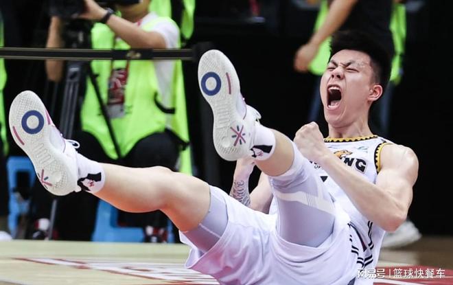 CBA积分榜最新排名出炉!上海逆转稳居第1:辽篮有望杀回前四? CBA积分榜最新排名出炉!上海逆转稳居第1:辽篮有望杀回前四?