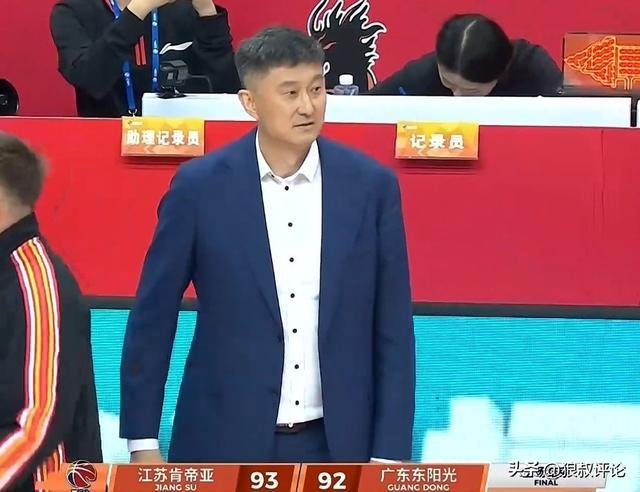 杜锋:一味地在外线投篮命中率不高 防守没有能量最后输球很可惜 杜锋:一味地在外线投篮命中率不高 防守没有能量最后输球很可惜