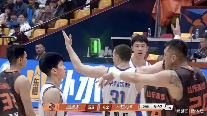 24分惨败!新援仅6分,高诗岩惊艳3双,山东男篮俊才单节15分! 24分惨败!新援仅6分,高诗岩惊艳3双,山东男篮俊才单节15分!