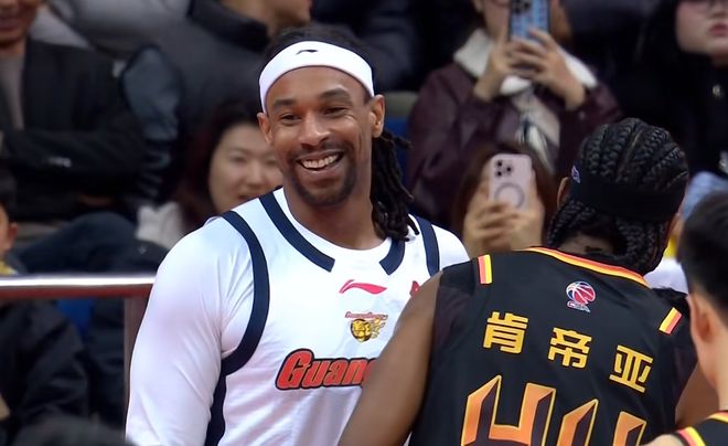 领先8分遭2-11逆转!赛后媒体人晒出杜锋近日行程,更让粤迷破防 领先8分遭2-11逆转!赛后媒体人晒出杜锋近日行程,更让粤迷破防